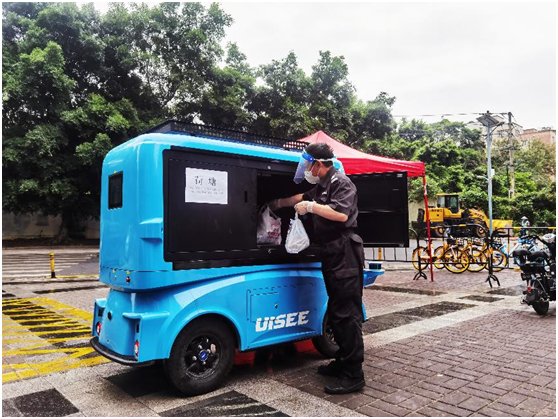 助力抗疫一線，馭勢(shì)科技無人配送車駛?cè)霃V州封控社區(qū)